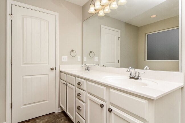 Building Photo - 2418 Salem Glen Xing