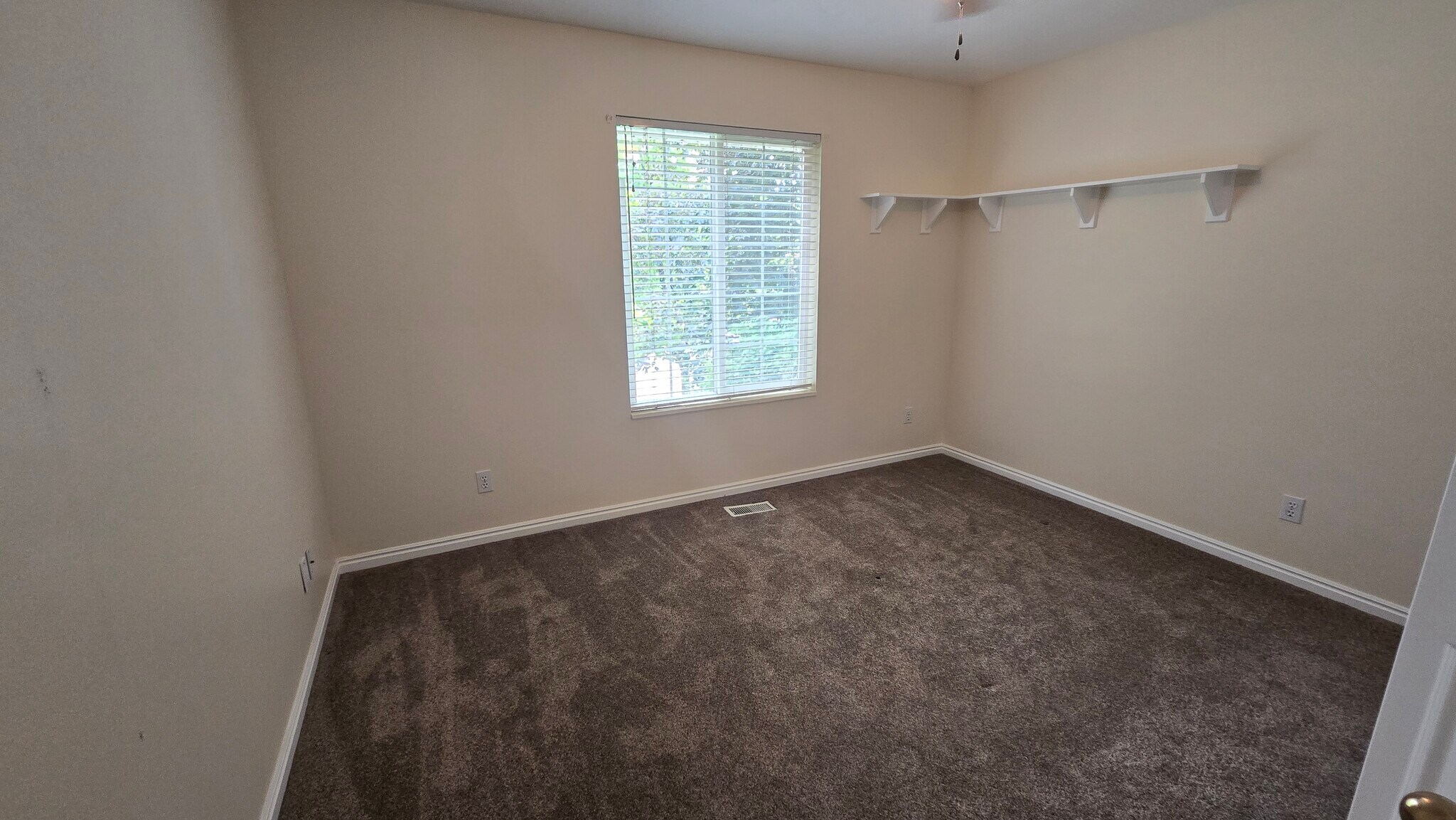 Building Photo - 1117 E 200 S