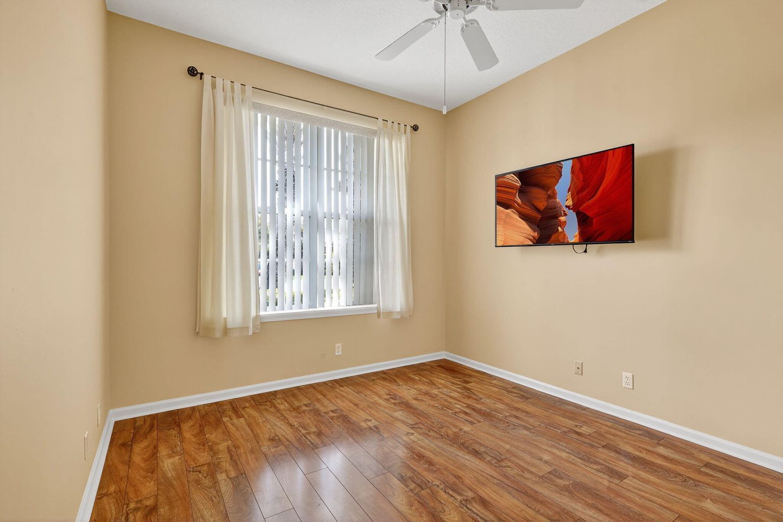 Building Photo - 8650 High Cay