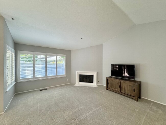 Building Photo - Napa, Gated Community Single Story 2 Bedro...