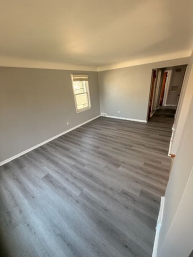 Building Photo - Charming Single-Family Home in Desirable Allen Park Neighborhood