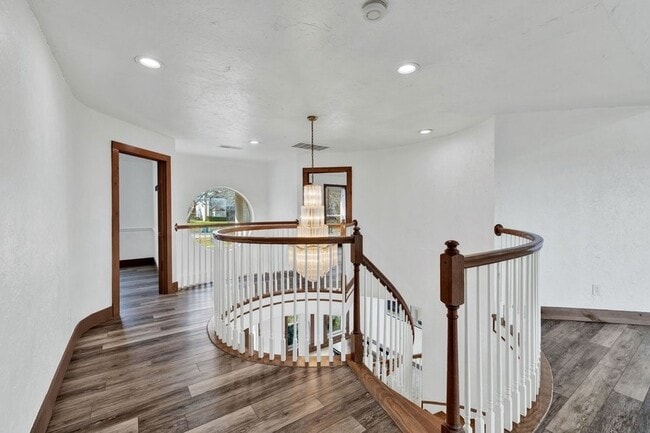 Building Photo - 324 Rolling Oaks Ridge