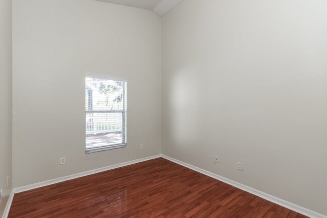 Building Photo - 2504 River Ridge Dr