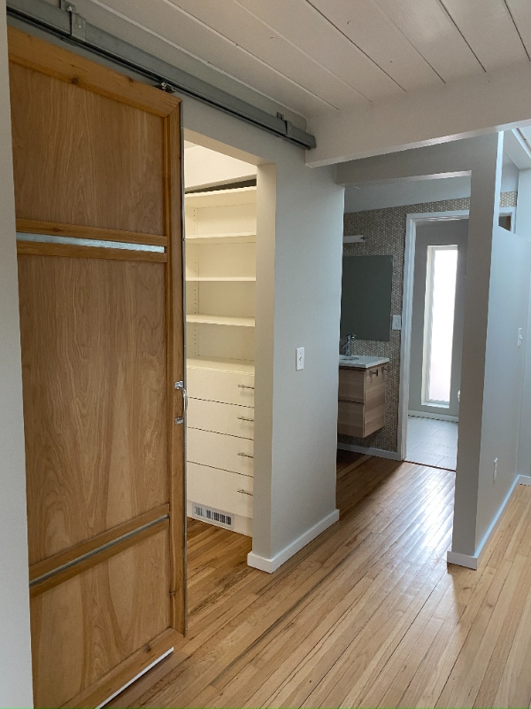 Building Photo - 1368 S Edison Way