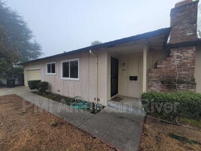 Building Photo - 602 Lelandhaven Way