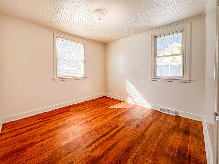 Building Photo - 1113 Evergreen Ave