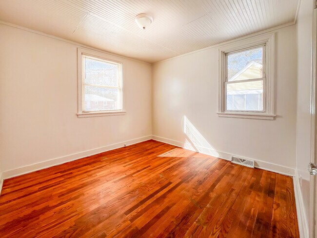 Building Photo - 1113 Evergreen Ave