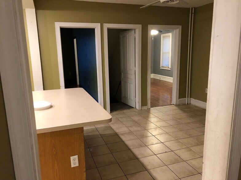 kitchen 2 - 366 Main St