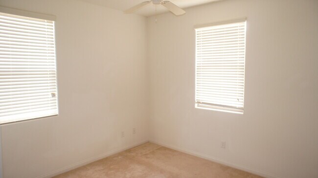 Building Photo - BEAUTIFUL 4 BEDROOM HOME IN GUARD GATED CO...
