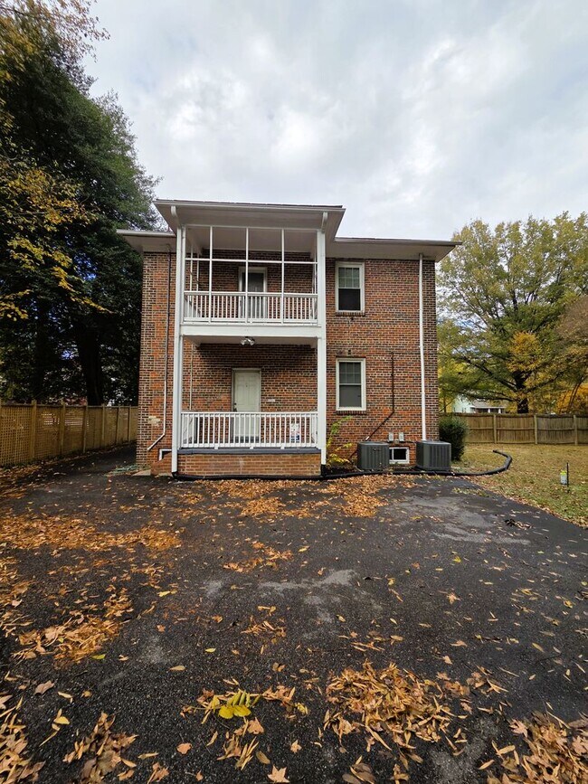 Building Photo - Renovated stately brick home in Forest Hil...