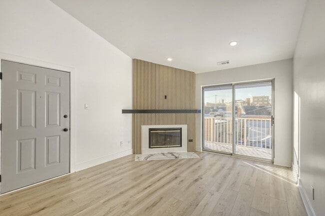 Building Photo - 42 N Park Ave