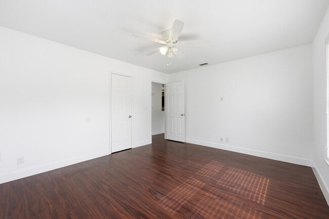 Building Photo - 3847 Roan Ct E