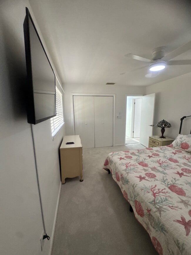 Building Photo - 19 Windy Point Rd