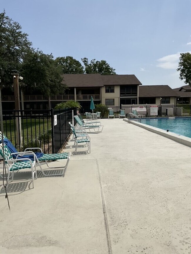 Building Photo - Great Location, 2 Bedroom W/ Access Citrus...