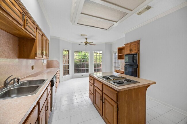 Building Photo - 4215 Valley Glade Dr