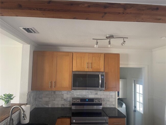 Building Photo - 6217 S Foster Ave