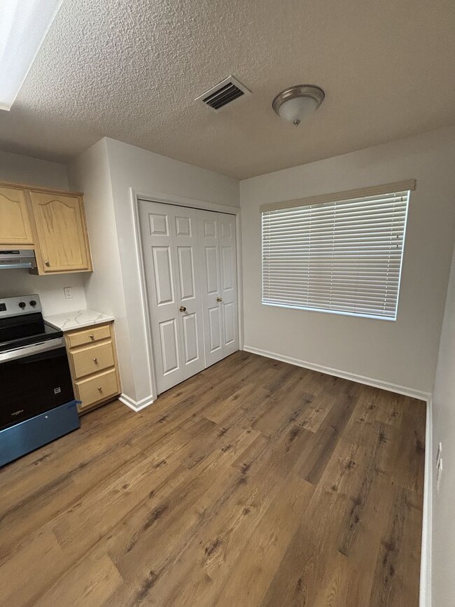 Building Photo - 2 Bed 2 Bath Pelham Available for immediat...