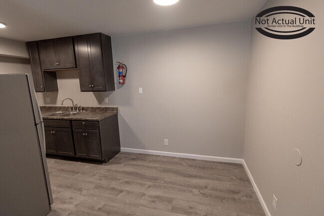 Building Photo - 3408 Balboa Ln