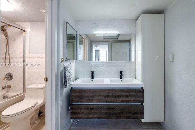 Building Photo - 3140 S Ocean Dr