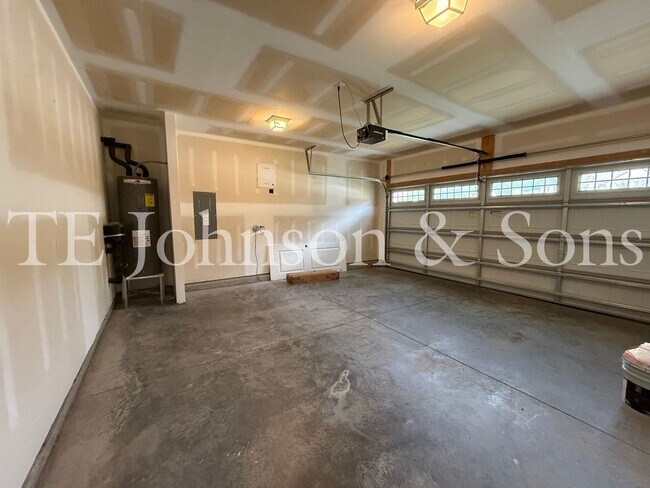 Building Photo - 2925 Grassy Knoll Cir