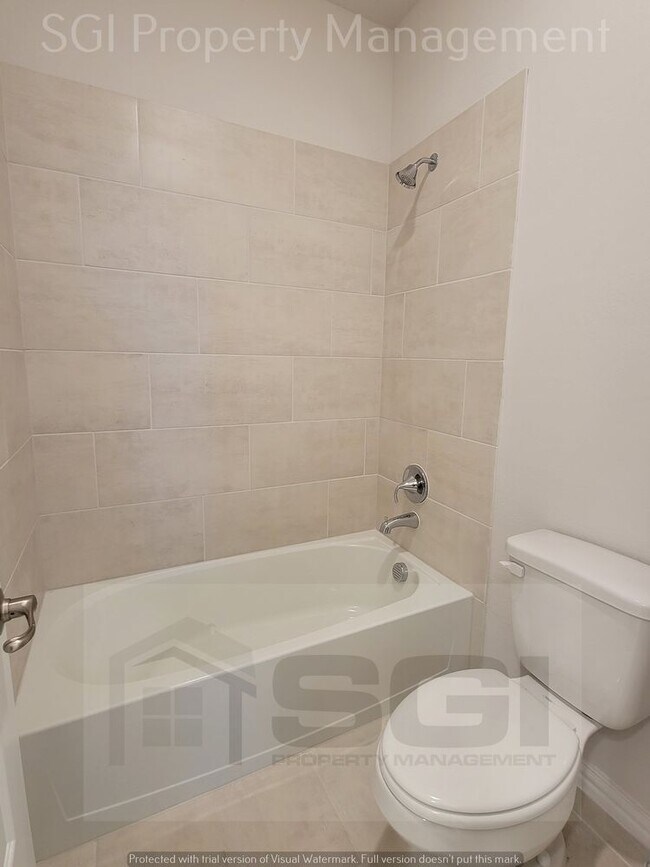 Building Photo - Incredible Brand New 6 Bedroom!!