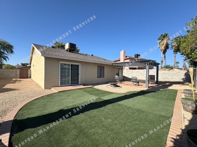 Building Photo - BEAUTIFULLY REMODELED 3 BEDROOM HOME WITH ...