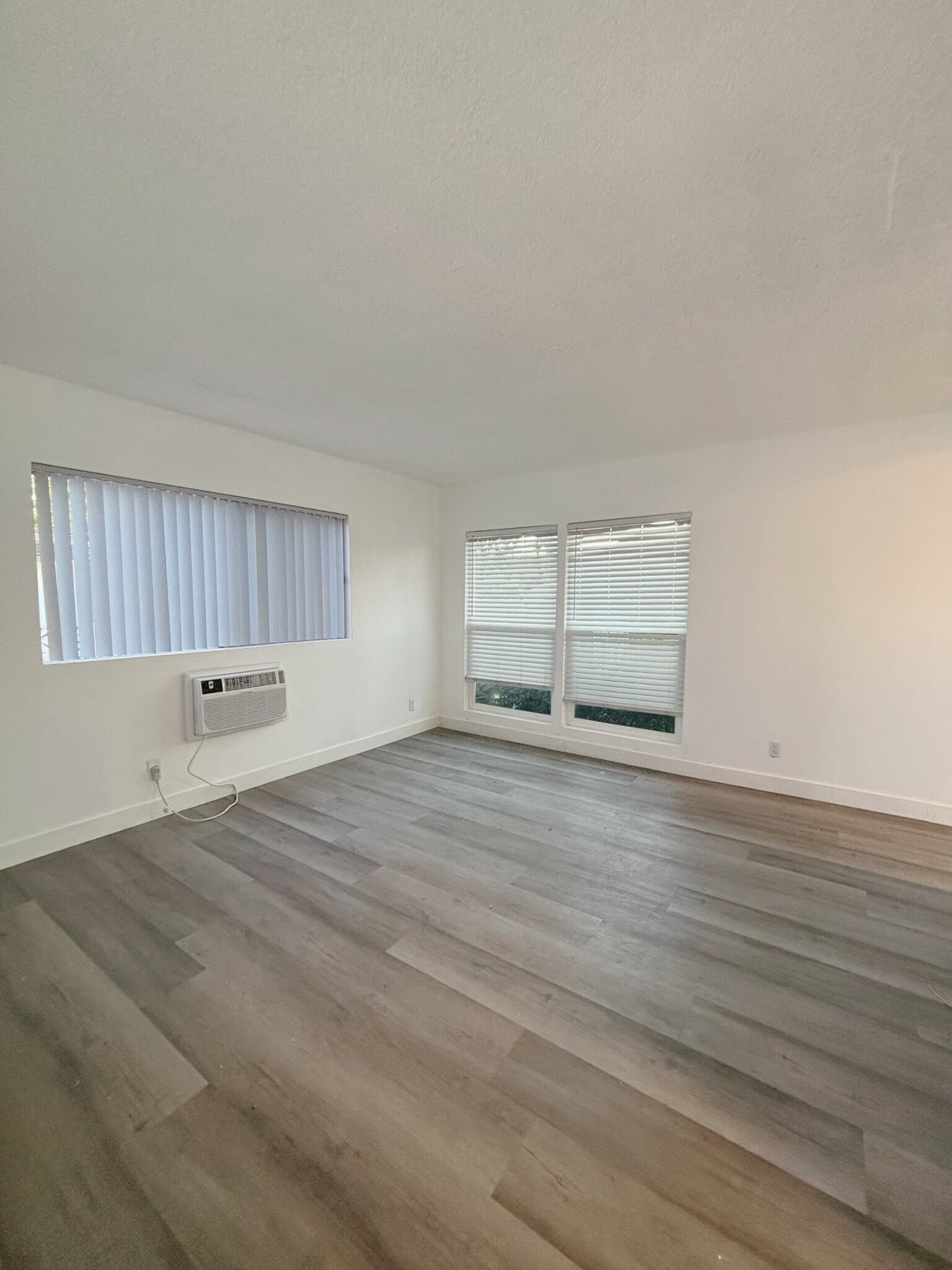 Building Photo - 6512 Pickering Ave