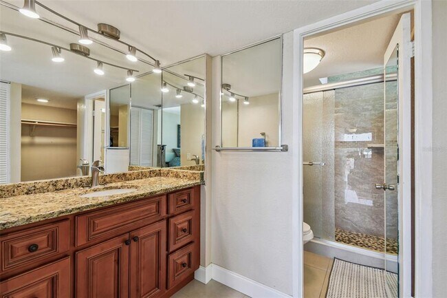Building Photo - 7400 Sun Island Dr S