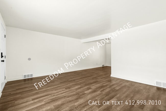 Building Photo - 3396 Columbia Dr