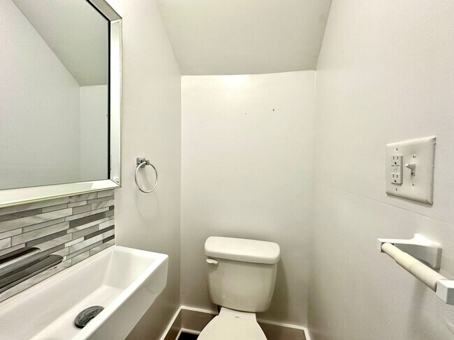 Building Photo - 2 Bedroom, 1.5 Bath House in East Central Neighborhood on the Charleston Peninsula!