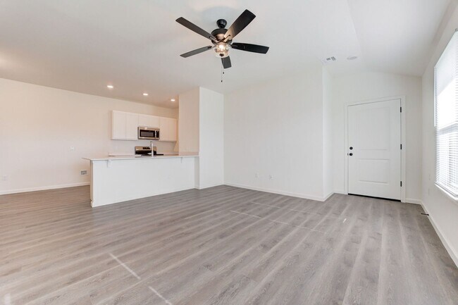 Building Photo - New Construction-Never Lived in Duplex, Pe...