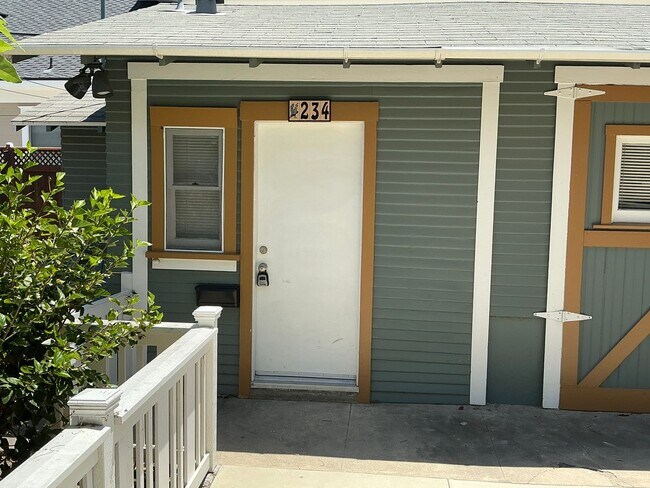 Building Photo - 204 S Grand St