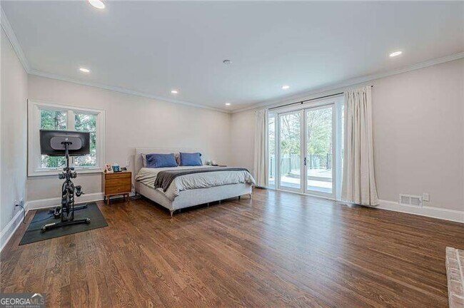 Building Photo - 4562 Columns Dr SE