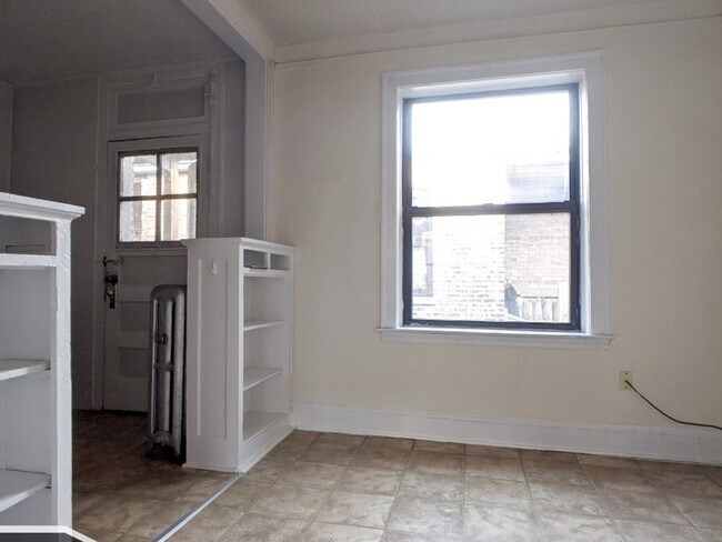 Building Photo - 2332 N Spaulding Ave