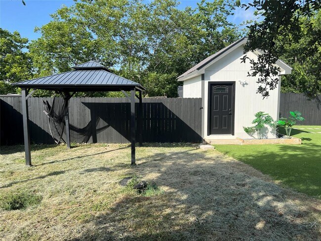 Building Photo - 15431 Stroup Cir