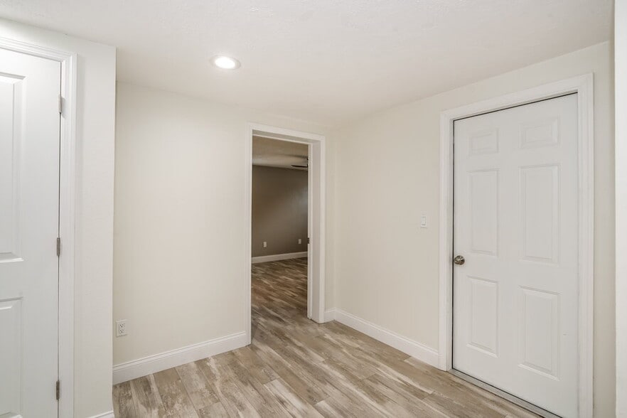 Building Photo - 4045 Grayton Dr