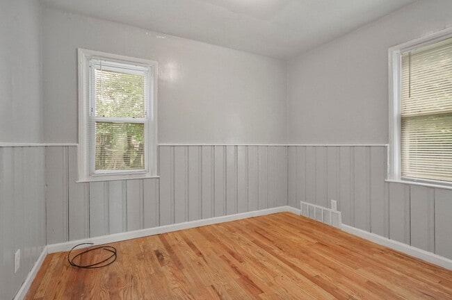 Building Photo - 19356 Westmoreland- 3 BED & 1.5 BATH FOR RENT