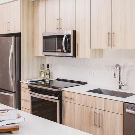 Building Photo - 125 E Pine St