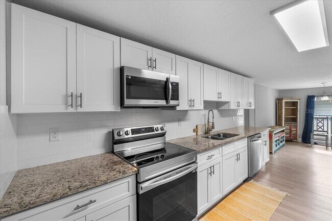 Building Photo - 208 Weaver Ave