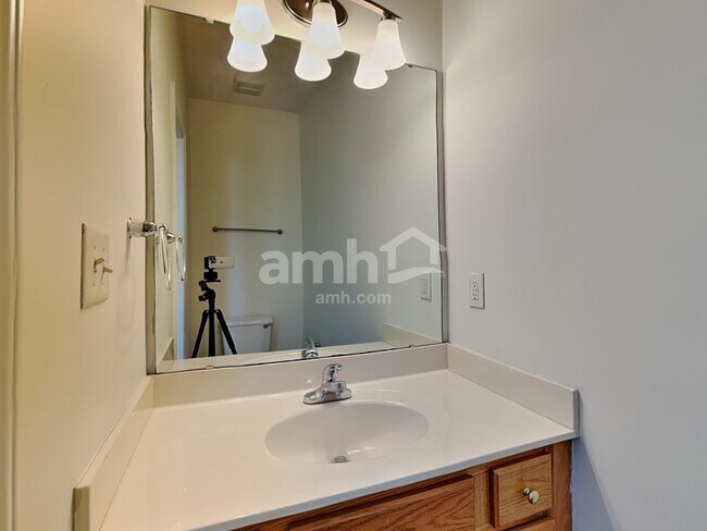 Building Photo - 1312 Ujamaa Dr