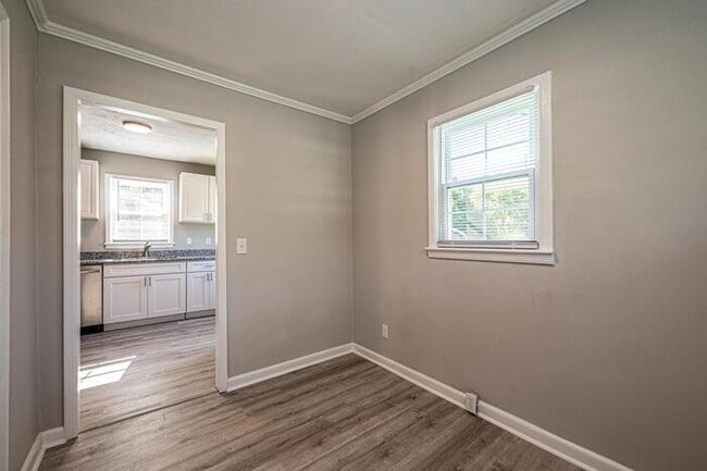 Building Photo - 184 Mill St