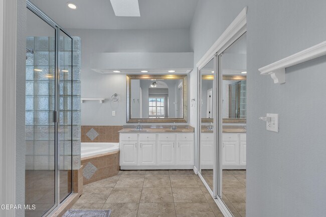 Building Photo - 232 Ave Mirador