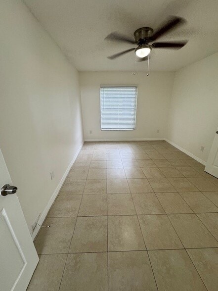 Building Photo - 4656 Schall Rd