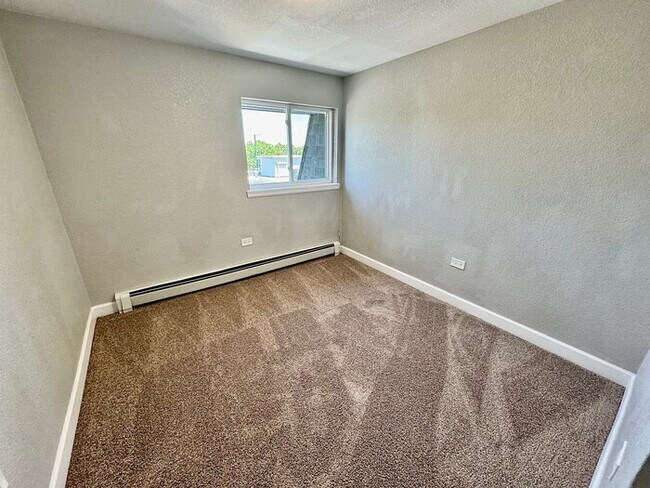 Building Photo - Look no further! newly remodeled 2 bed centrally located