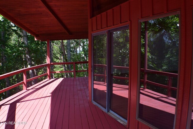 Building Photo - 289 Dark Hollow Rd N