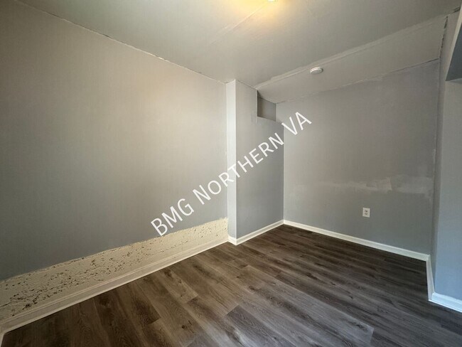 Building Photo - 7343 Rokeby Dr