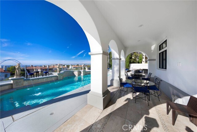 Building Photo - 7 Vista Luci