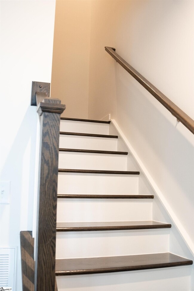 Building Photo - 17 Rollins Ave