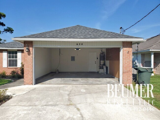 Building Photo - 628 Reservation Ave