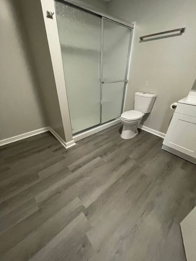 Building Photo - Oversized Newly Renovated One Bedroom Available